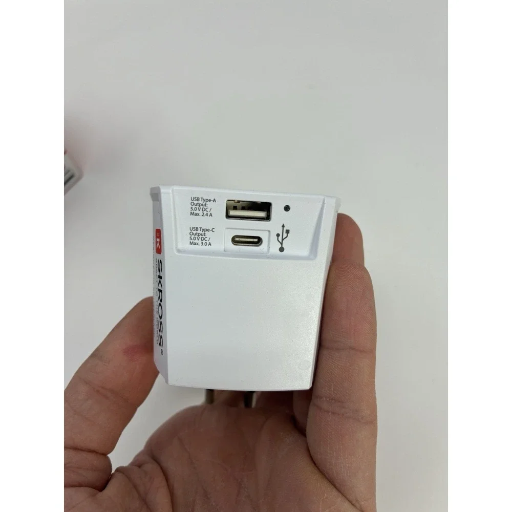 SKROSS MUV USB‎ World Travel Adapter - Global Wall Plug - USB-C & USB-A - White